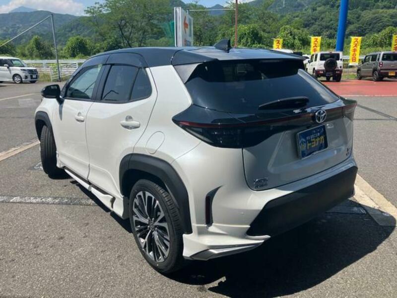 YARIS CROSS
