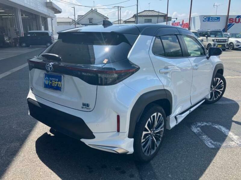 YARIS CROSS