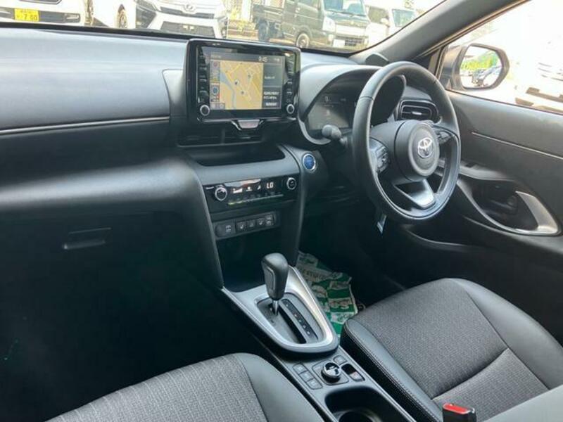 YARIS CROSS
