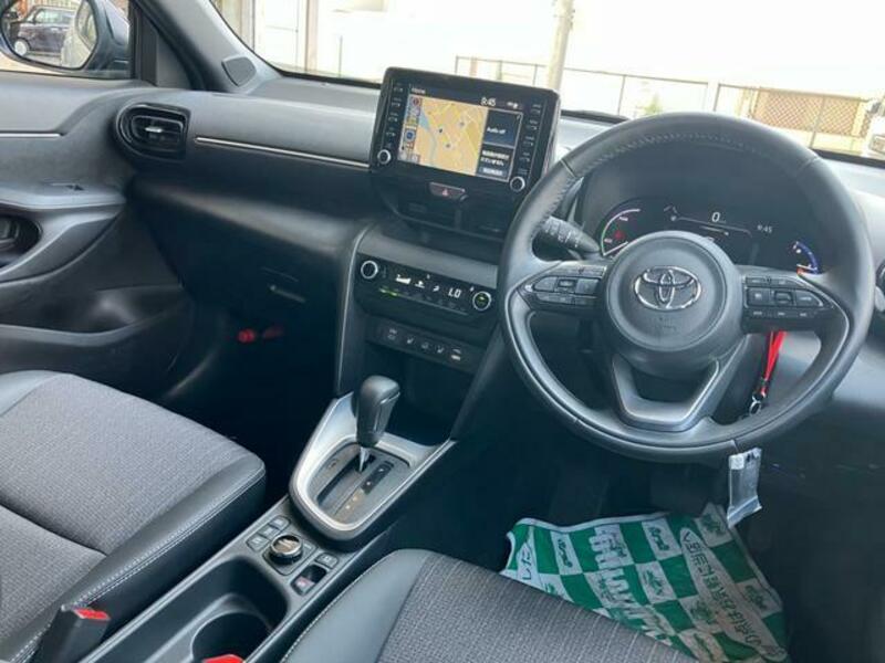 YARIS CROSS