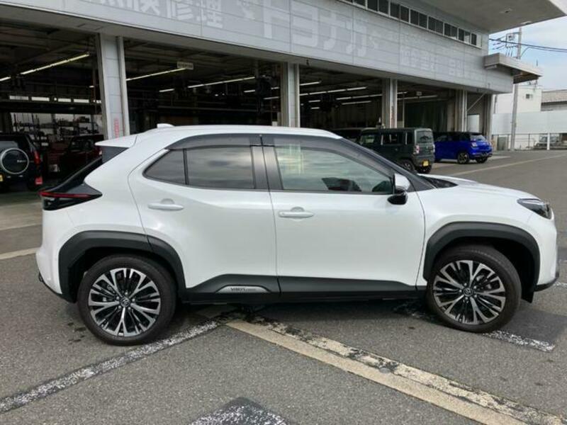 YARIS CROSS