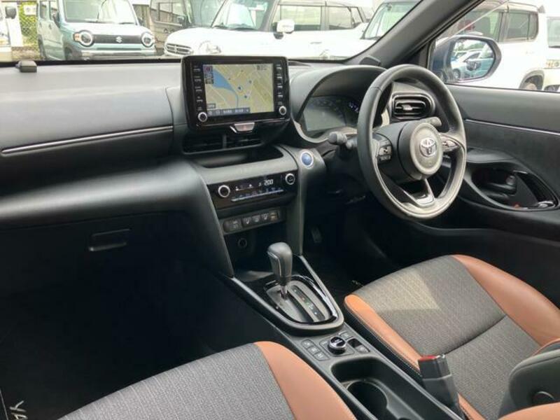 YARIS CROSS