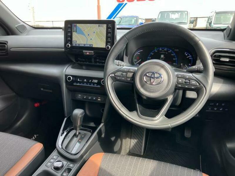YARIS CROSS