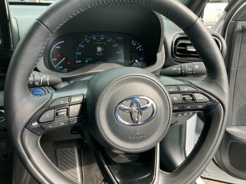 YARIS CROSS