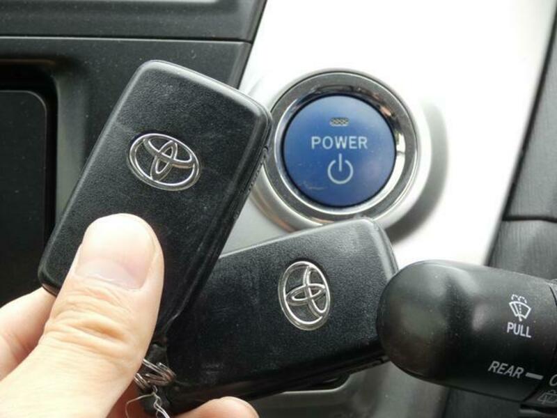 PRIUS ALPHA