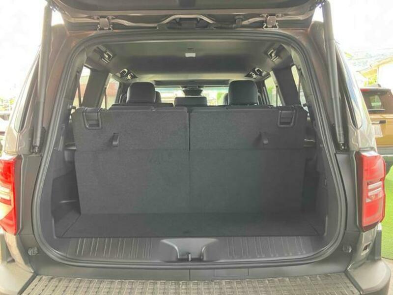 LAND CRUISER 250