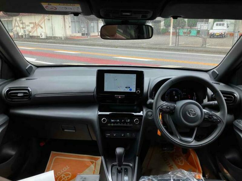 YARIS CROSS