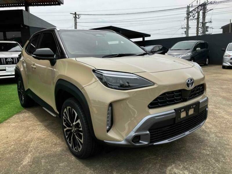 YARIS CROSS