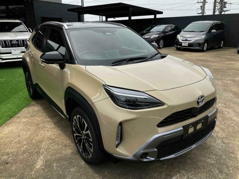 YARIS CROSS