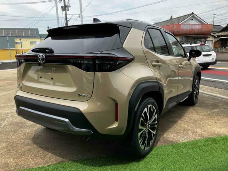 YARIS CROSS