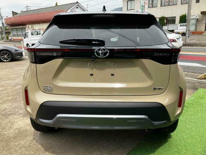 YARIS CROSS