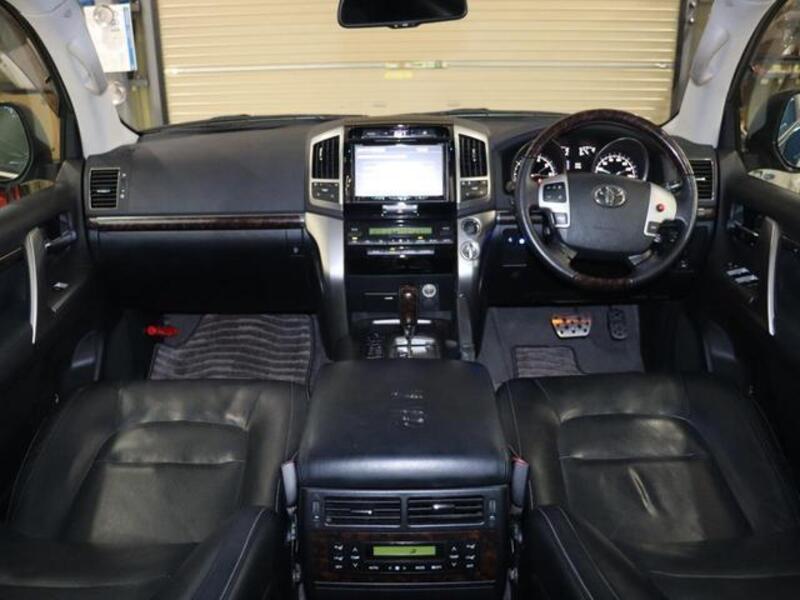 LAND CRUISER