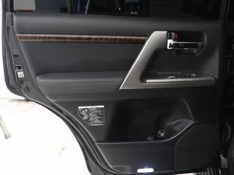 LAND CRUISER