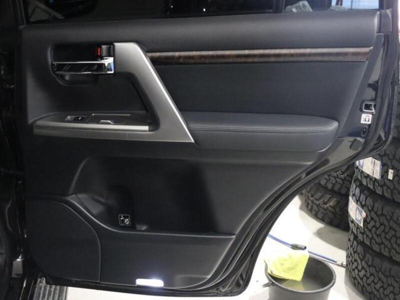 LAND CRUISER