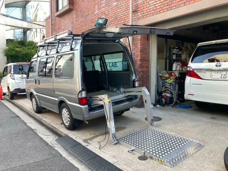 BONGO VAN