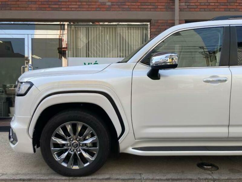 LAND CRUISER