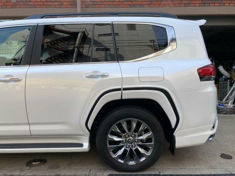 LAND CRUISER