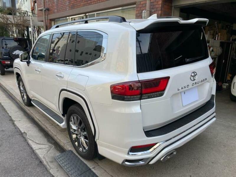 LAND CRUISER