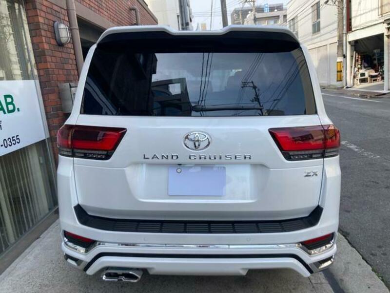 LAND CRUISER