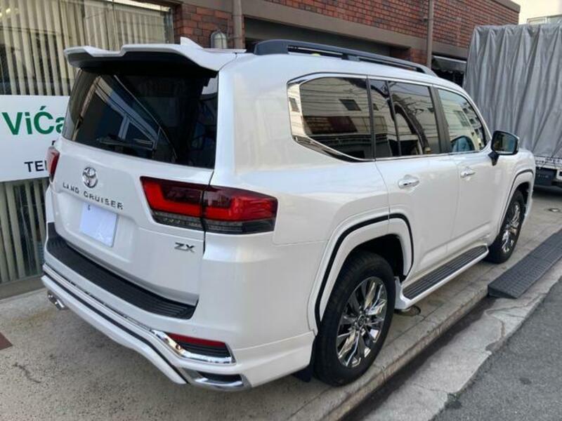 LAND CRUISER