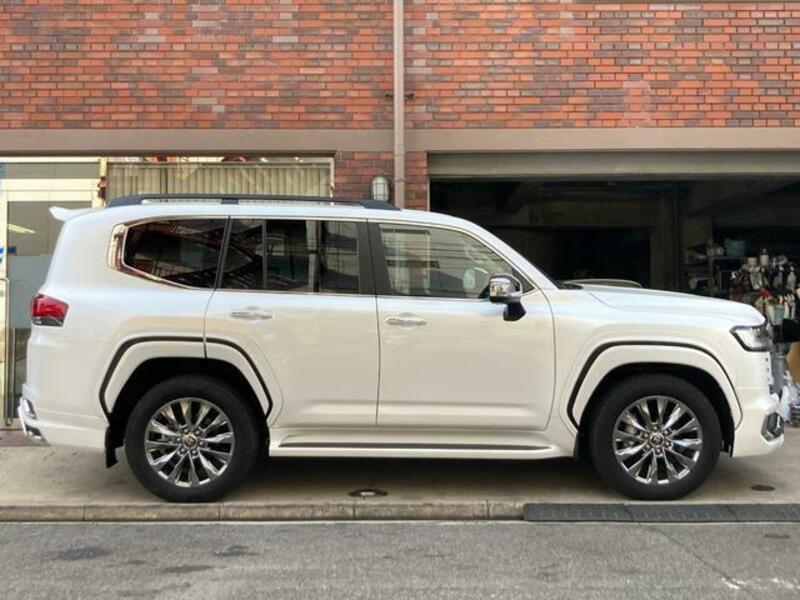LAND CRUISER