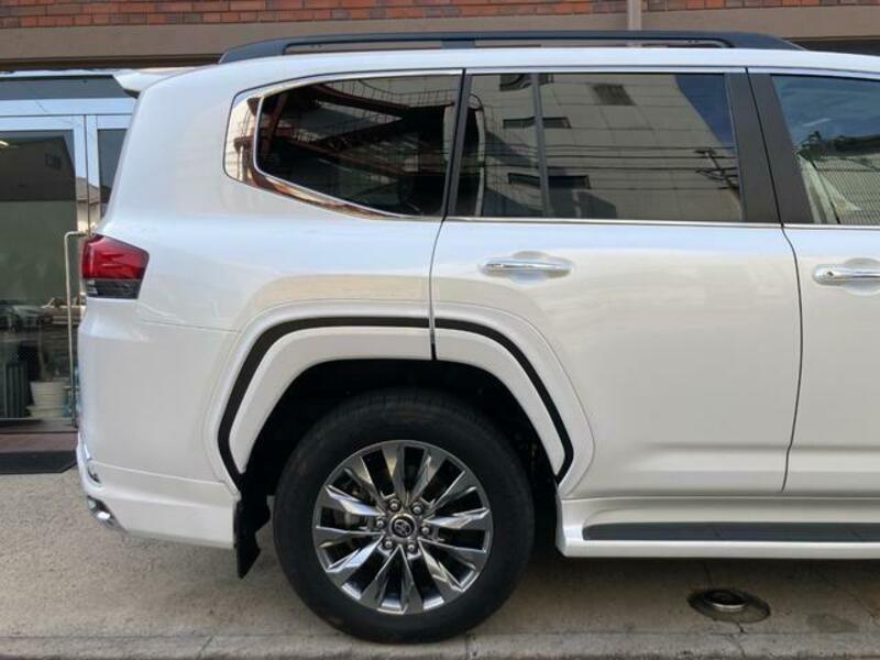 LAND CRUISER