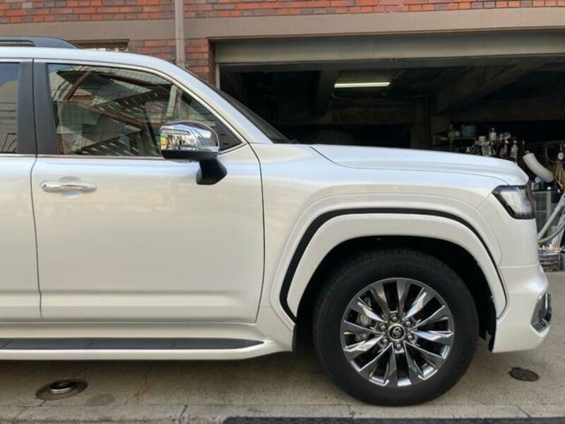 LAND CRUISER