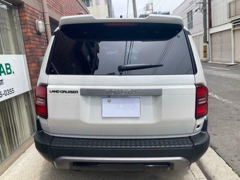 LAND CRUISER 250