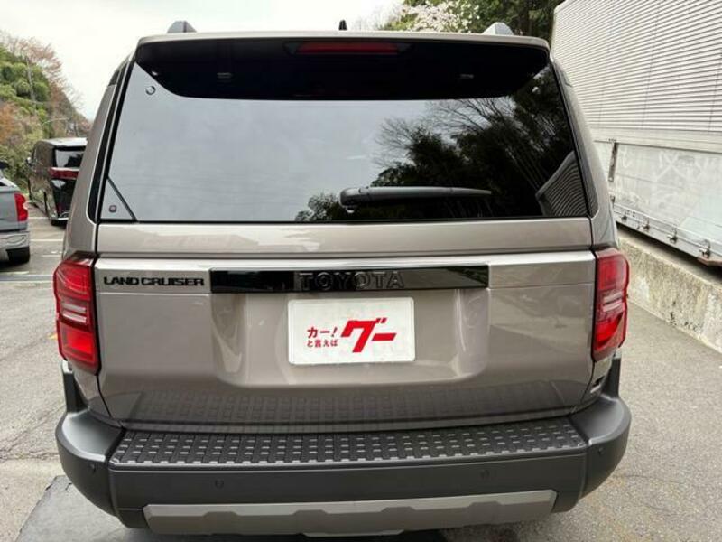 LAND CRUISER 250