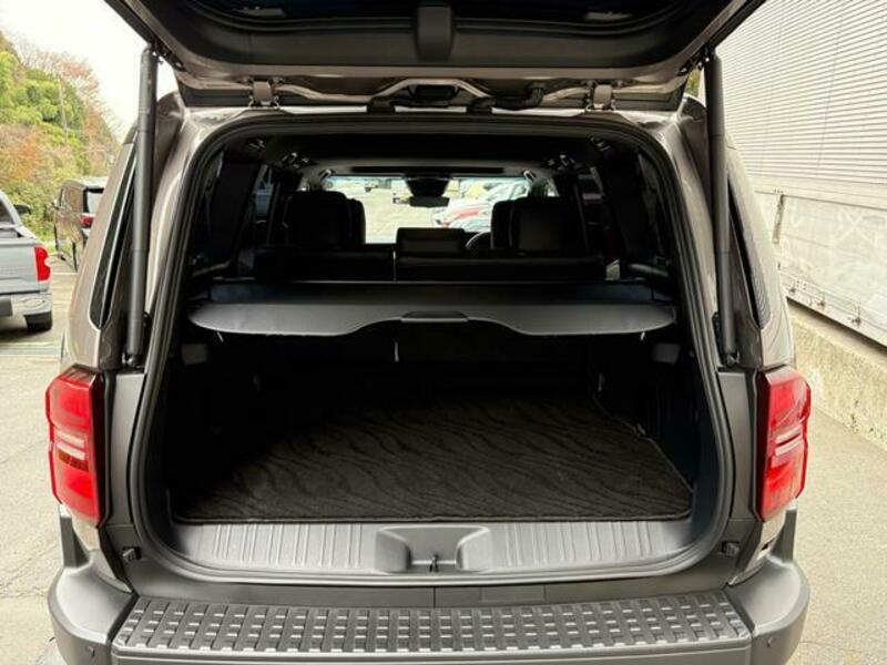 LAND CRUISER 250
