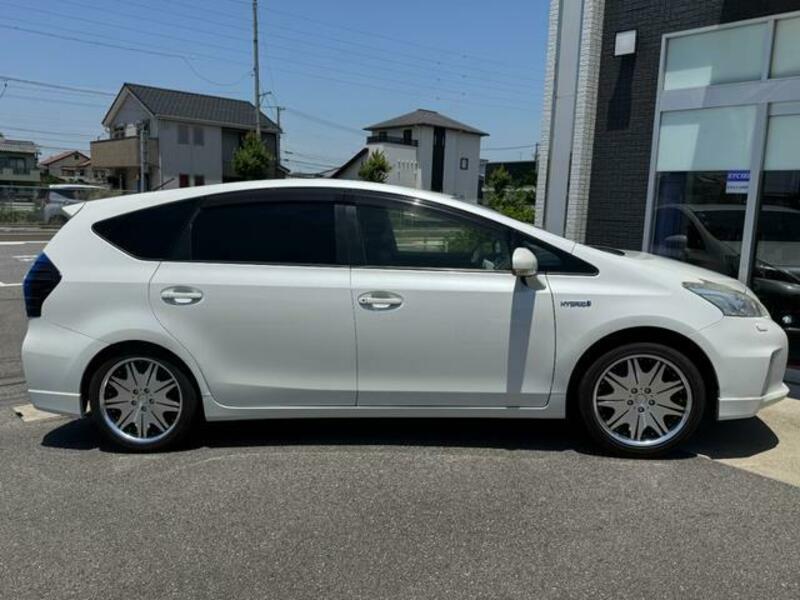 PRIUS ALPHA