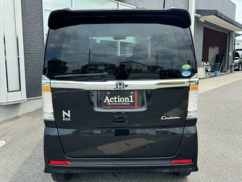 N BOX CUSTOM