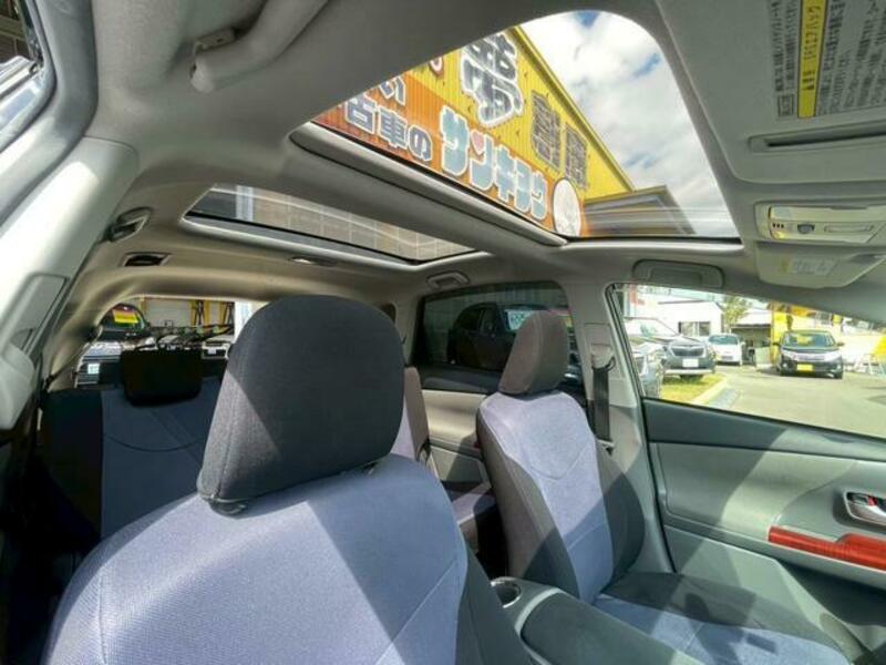 PRIUS ALPHA