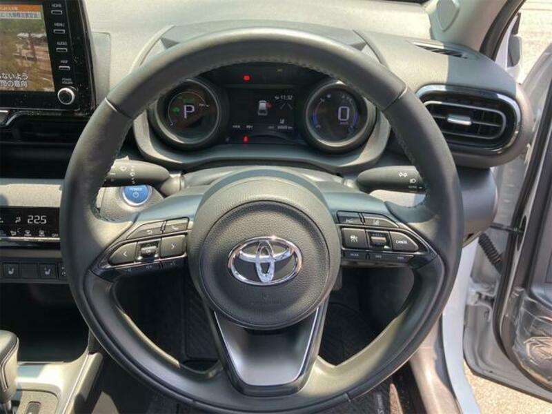 YARIS CROSS