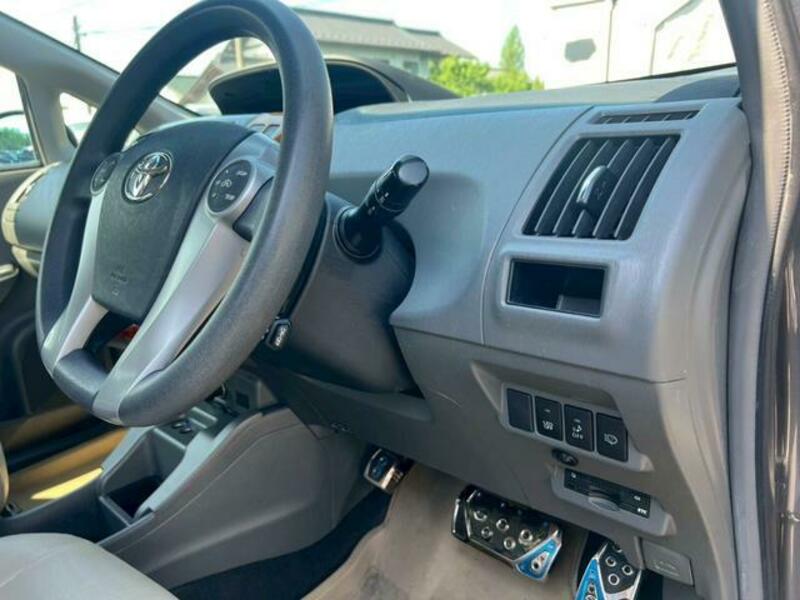 PRIUS ALPHA