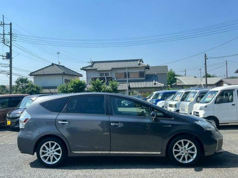 PRIUS ALPHA