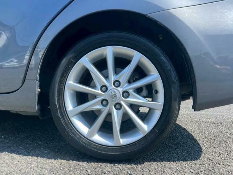 PRIUS ALPHA