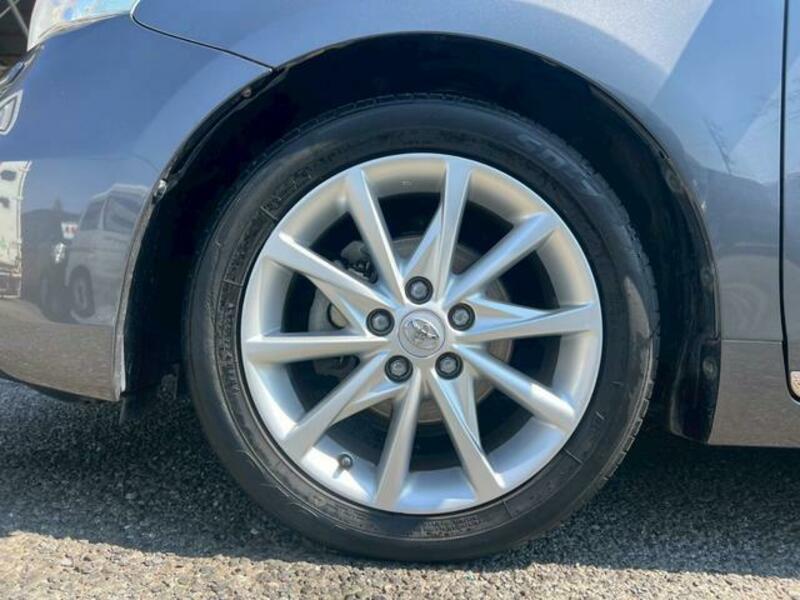 PRIUS ALPHA