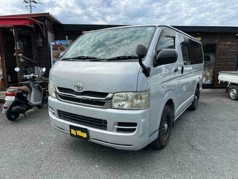TOYOTA HIACE VAN