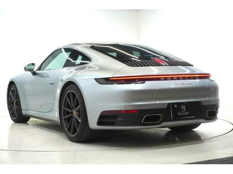 911