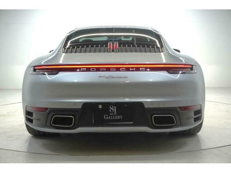 911