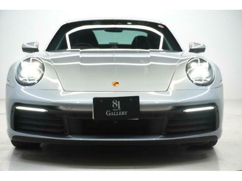 911
