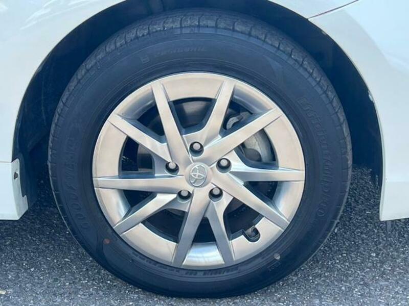 PRIUS ALPHA