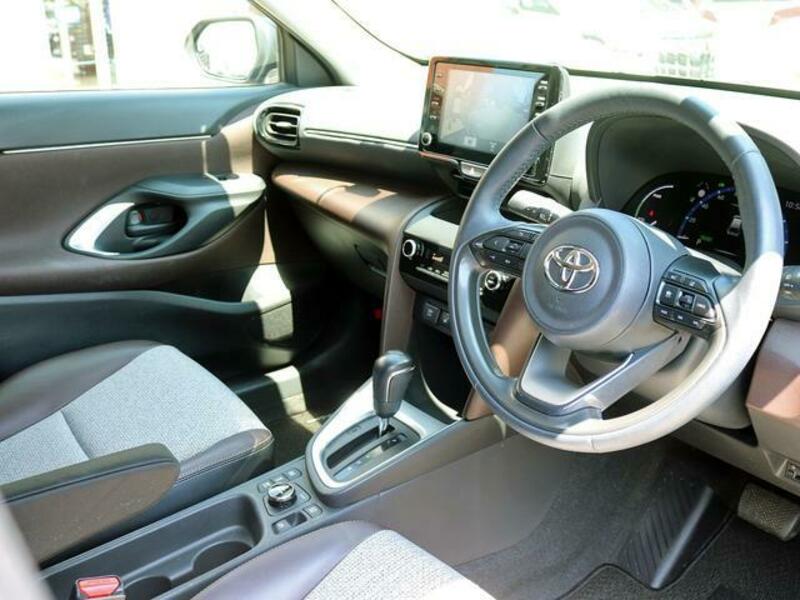 YARIS CROSS