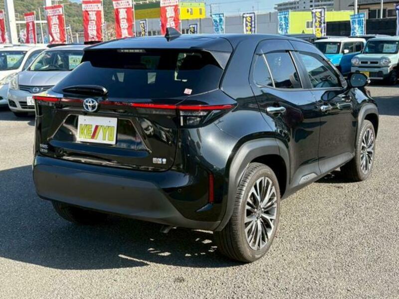 YARIS CROSS