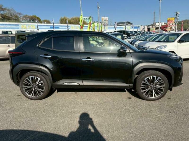 YARIS CROSS