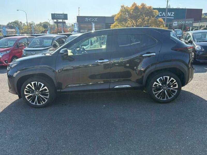 YARIS CROSS