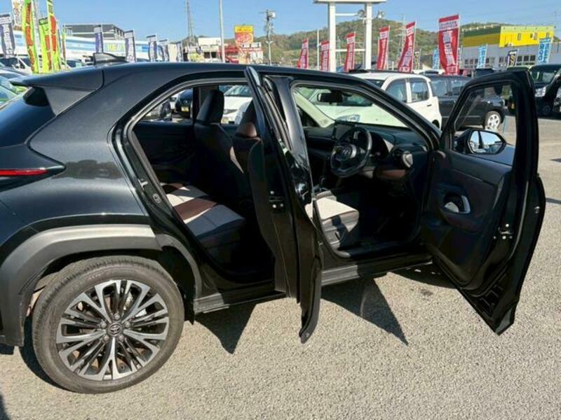 YARIS CROSS