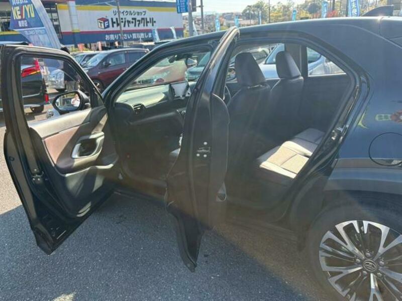 YARIS CROSS