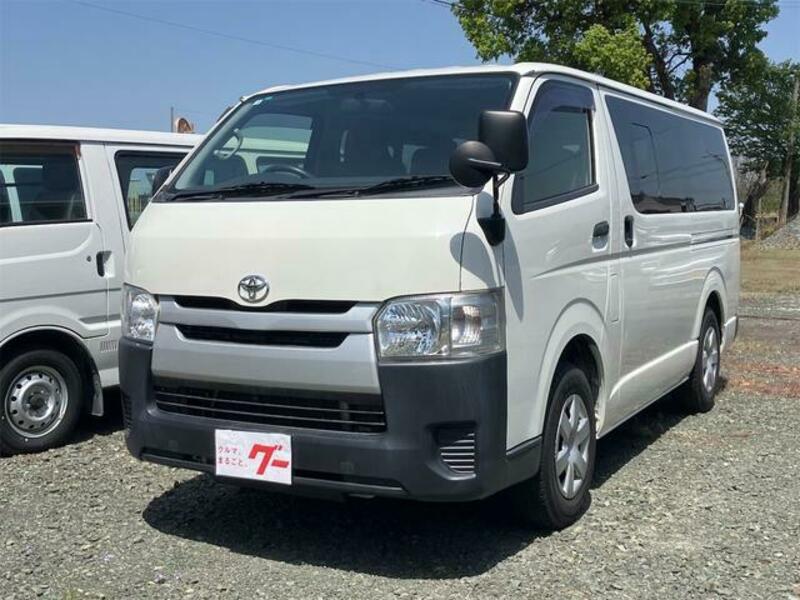 TOYOTA HIACE VAN
